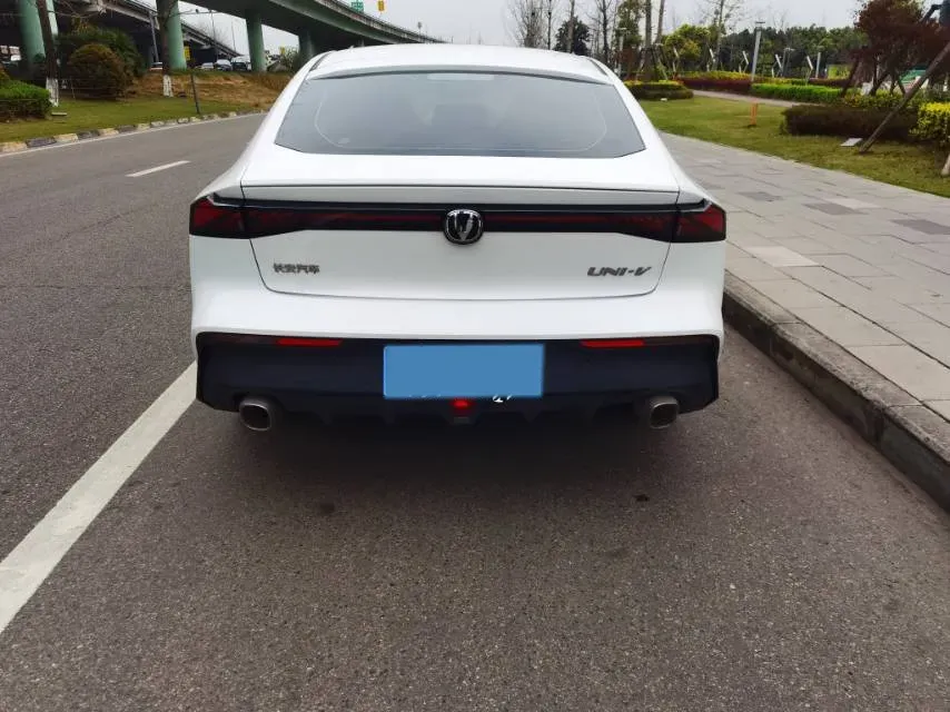 2023 ChangAn UNI-V 1.5T 188HP L4 7DCT,autocango,china used car exporter,china ev exporter,chinese used car exporter,chinese used ev exporter