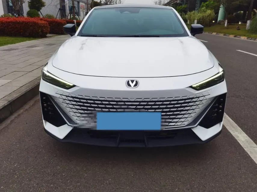 2023 ChangAn UNI-V 1.5T 188HP L4 7DCT,autocango,china used car exporter,china ev exporter,chinese used car exporter,chinese used ev exporter