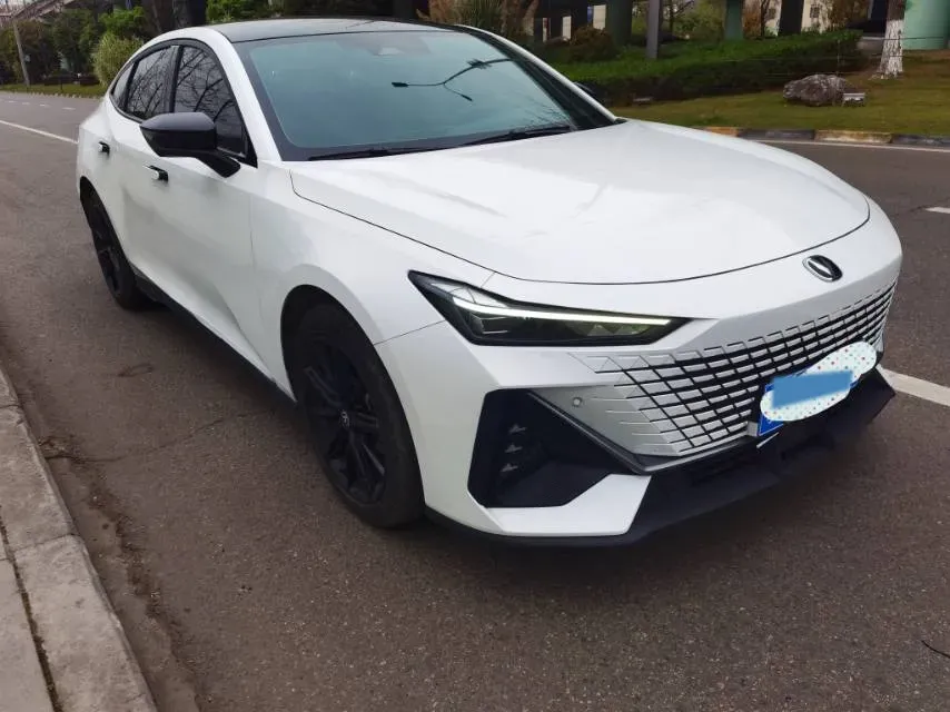 2023 ChangAn UNI-V 1.5T 188HP L4 7DCT,autocango,china used car exporter,china ev exporter,chinese used car exporter,chinese used ev exporter