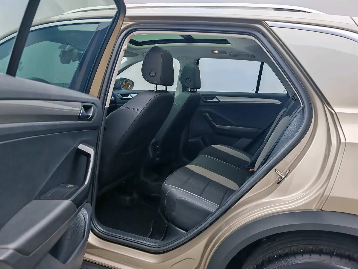 2021 Volkswagen T-Roc 1.4T 150HP L4 7DCT,autocango,china used car exporter,china ev exporter,chinese used car exporter,chinese used ev exporter