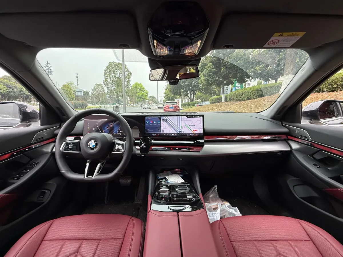 2025 BMW 5 Series 2.0T 258HP L4 8AT,autocango,china used car exporter,china ev exporter,chinese used car exporter,chinese used ev exporter