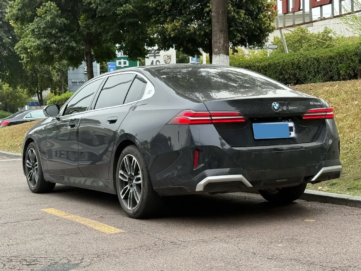 2025 BMW 5 Series 2.0T 258HP L4 8AT,autocango,china used car exporter,china ev exporter,chinese used car exporter,chinese used ev exporter