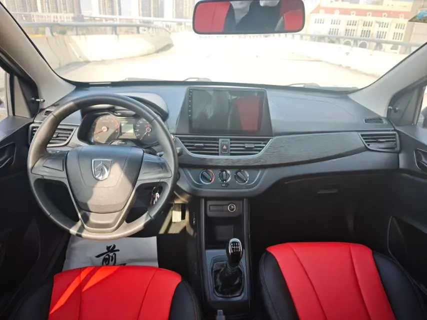 2017 BaoJun 310W 1.2L 82HP L4 6MT,autocango,china used car exporter,china ev exporter,chinese used car exporter,chinese used ev exporter