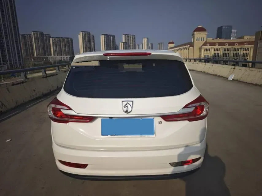 2017 BaoJun 310W 1.2L 82HP L4 6MT,autocango,china used car exporter,china ev exporter,chinese used car exporter,chinese used ev exporter