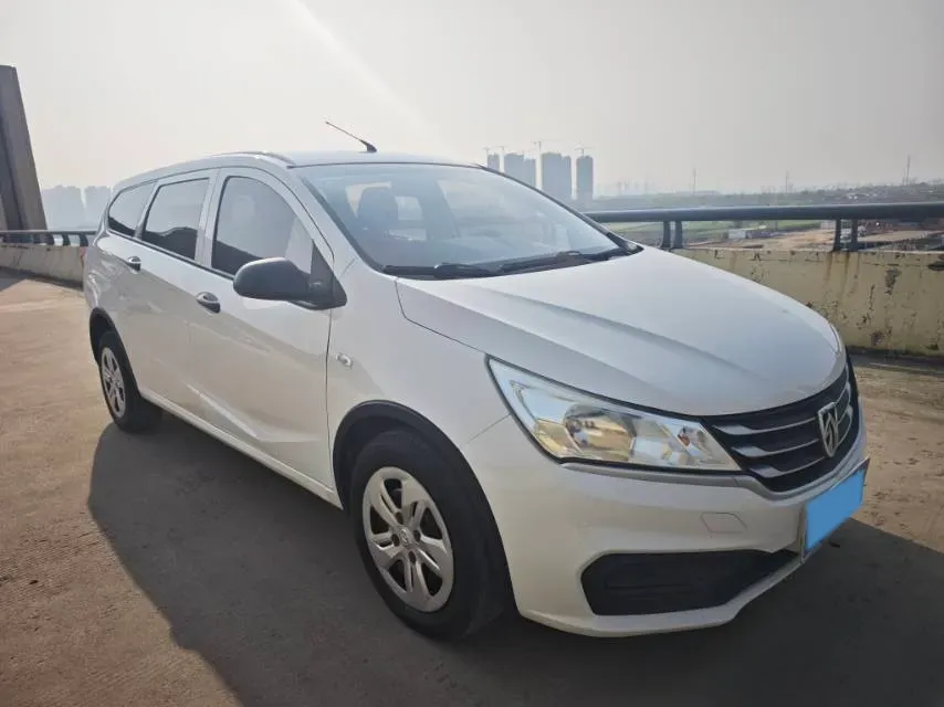 2017 BaoJun 310W 1.2L 82HP L4 6MT,autocango,china used car exporter,china ev exporter,chinese used car exporter,chinese used ev exporter