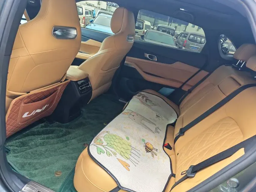 2021 ChangAn UNI-K 2.0T 233HP L4 8AT,autocango,china used car exporter,china ev exporter,chinese used car exporter,chinese used ev exporter