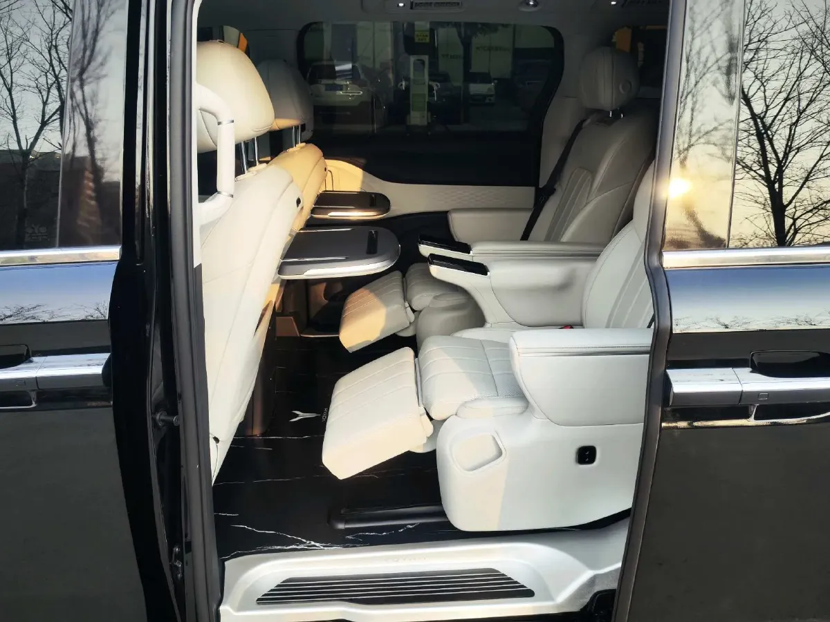 2025 Voyah Dream 1.5T 150HP L4 PHEV 41.7KWH,autocango,china used car exporter,china ev exporter,chinese used car exporter,chinese used ev exporter