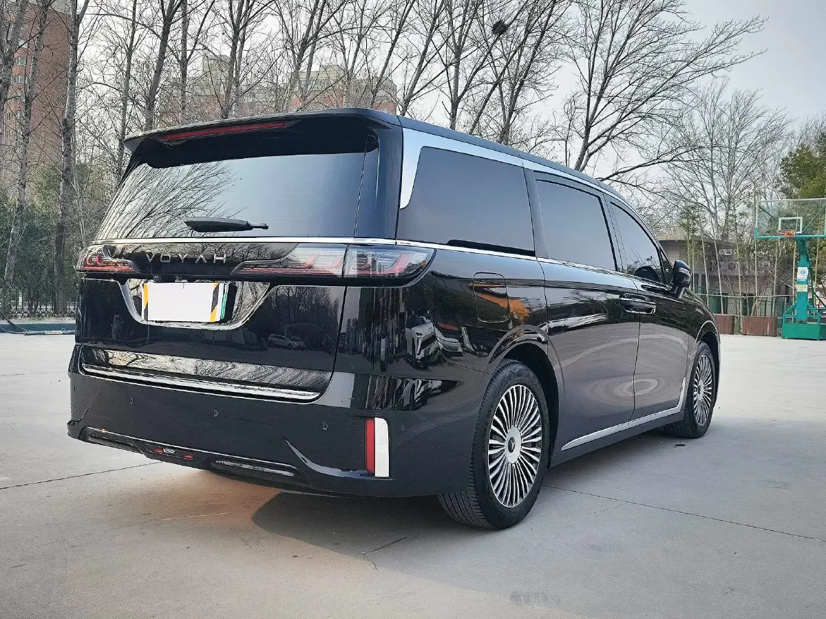 2025 Voyah Dream 1.5T 150HP L4 PHEV 41.7KWH,autocango,china used car exporter,china ev exporter,chinese used car exporter,chinese used ev exporter