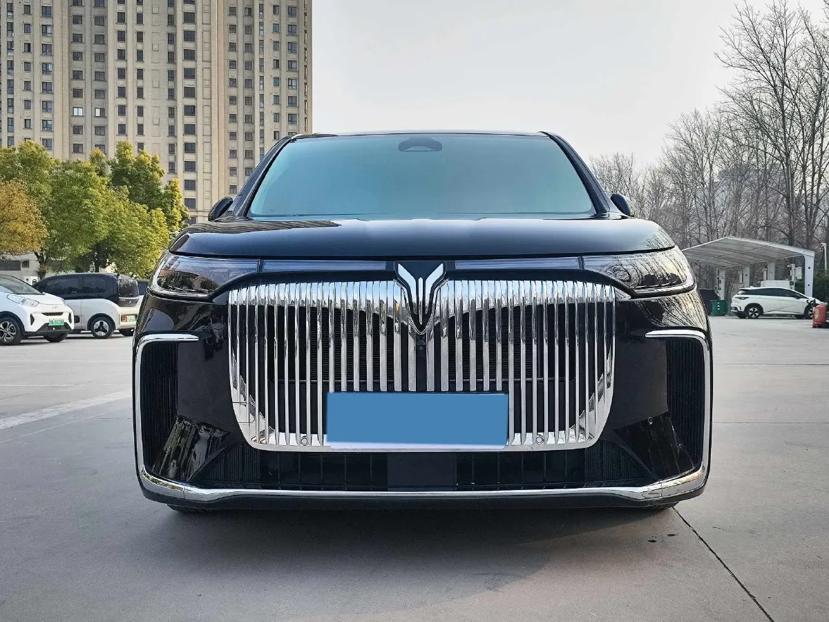 2025 Voyah Dream 1.5T 150HP L4 PHEV 41.7KWH,autocango,china used car exporter,china ev exporter,chinese used car exporter,chinese used ev exporter