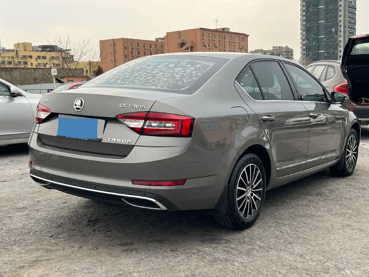 2019 Skoda Octavia 1.5L 116HP L4 6AT,autocango,china used car exporter,china ev exporter,chinese used car exporter,chinese used ev exporter