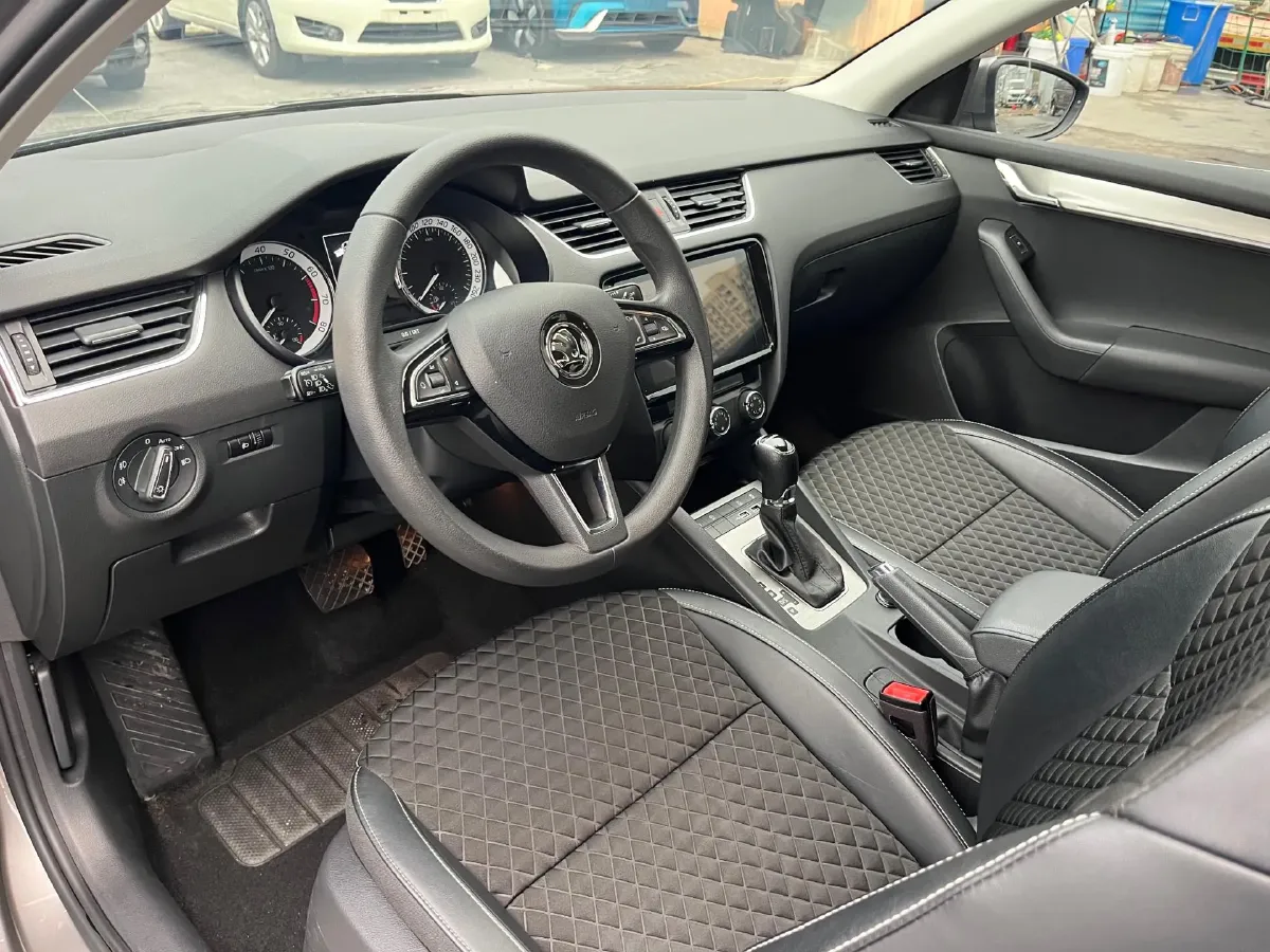 2019 Skoda Octavia 1.5L 116HP L4 6AT,autocango,china used car exporter,china ev exporter,chinese used car exporter,chinese used ev exporter