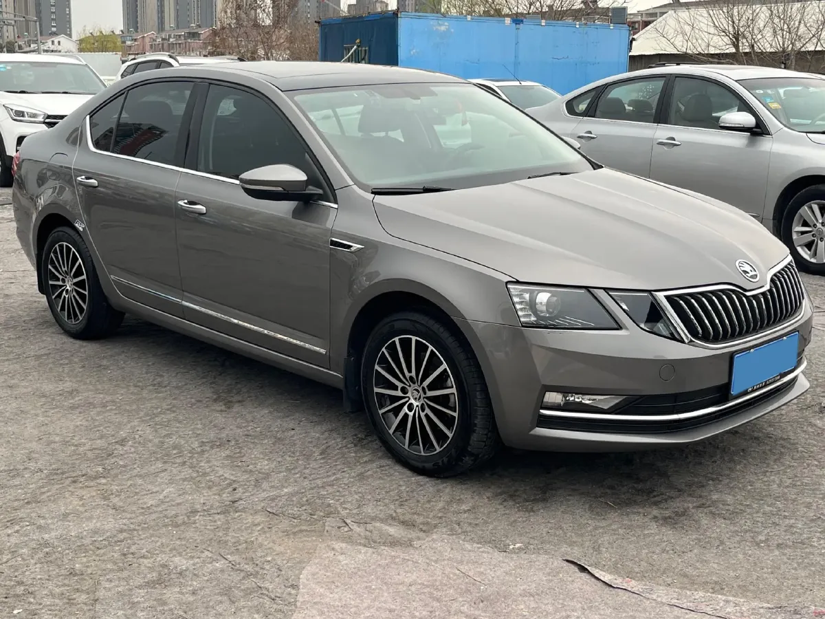 2019 Skoda Octavia 1.5L 116HP L4 6AT,autocango,china used car exporter,china ev exporter,chinese used car exporter,chinese used ev exporter