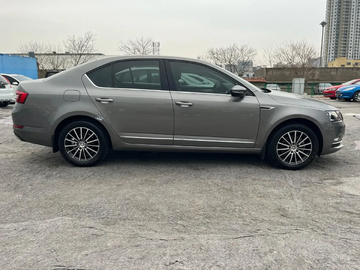 2019 Skoda Octavia 1.5L 116HP L4 6AT,autocango,china used car exporter,china ev exporter,chinese used car exporter,chinese used ev exporter