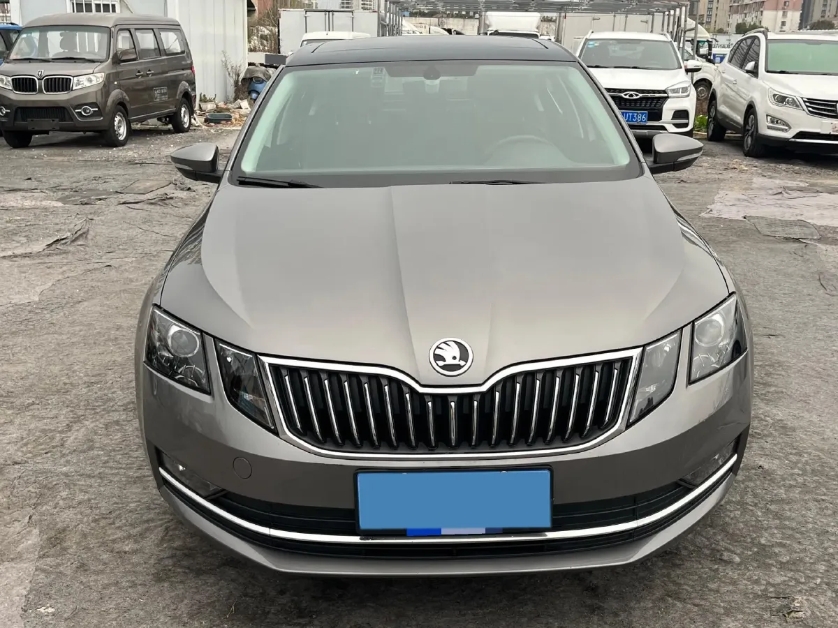 2019 Skoda Octavia 1.5L 116HP L4 6AT,autocango,china used car exporter,china ev exporter,chinese used car exporter,chinese used ev exporter