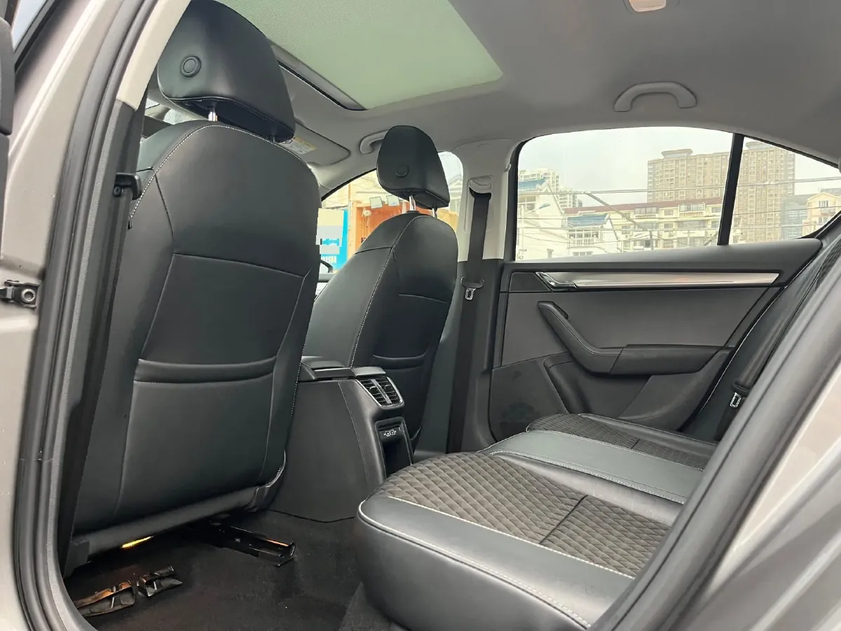 2019 Skoda Octavia 1.5L 116HP L4 6AT,autocango,china used car exporter,china ev exporter,chinese used car exporter,chinese used ev exporter