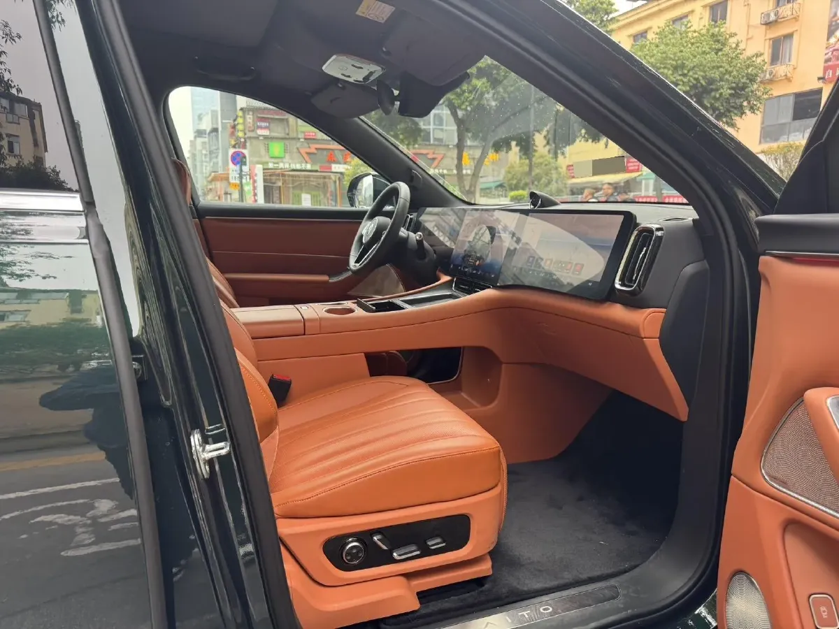 2025 AITO AITO M8 REEV 160HP REEV 53.4KWH,autocango,china used car exporter,china ev exporter,chinese used car exporter,chinese used ev exporter