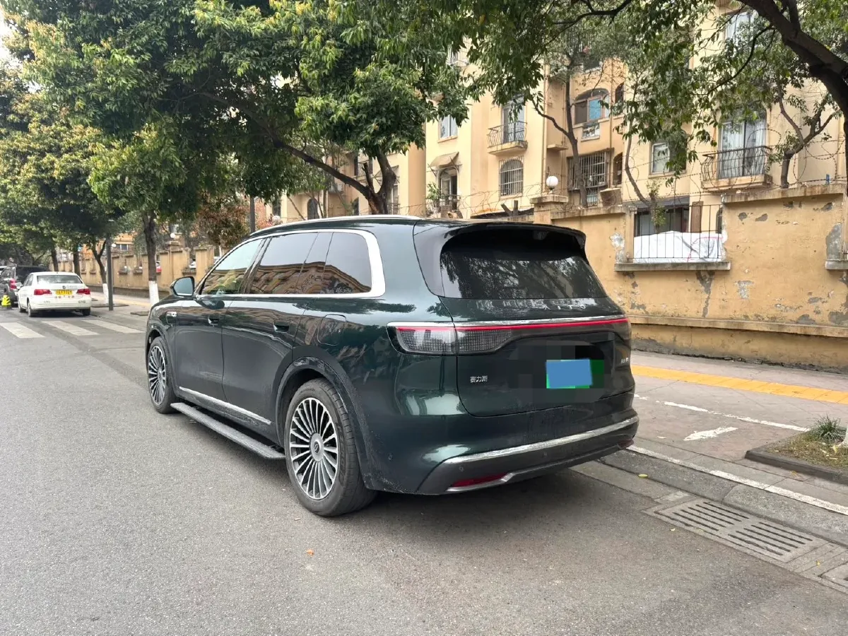 2025 AITO AITO M8 REEV 160HP REEV 53.4KWH,autocango,china used car exporter,china ev exporter,chinese used car exporter,chinese used ev exporter