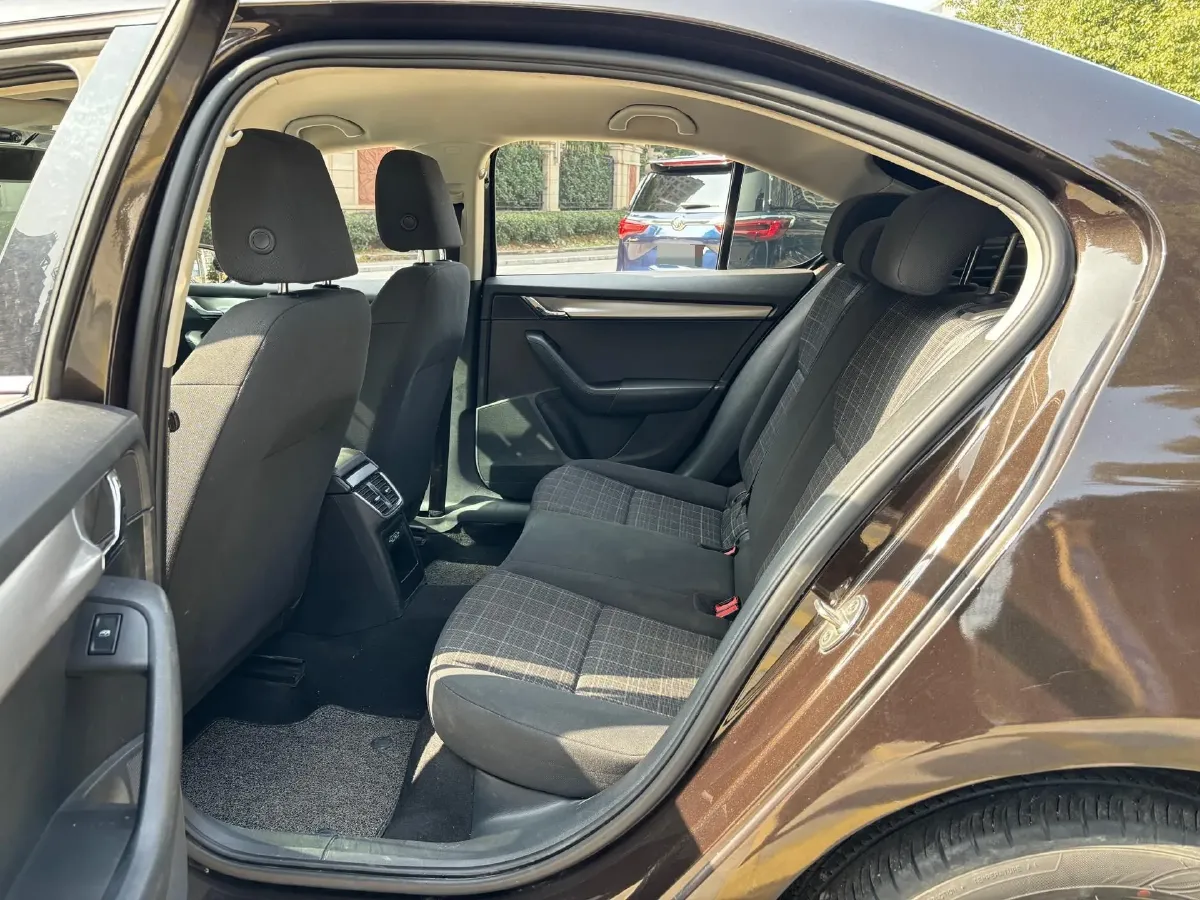 2019 Skoda Octavia 1.5L 116HP L4 6AT,autocango,china used car exporter,china ev exporter,chinese used car exporter,chinese used ev exporter