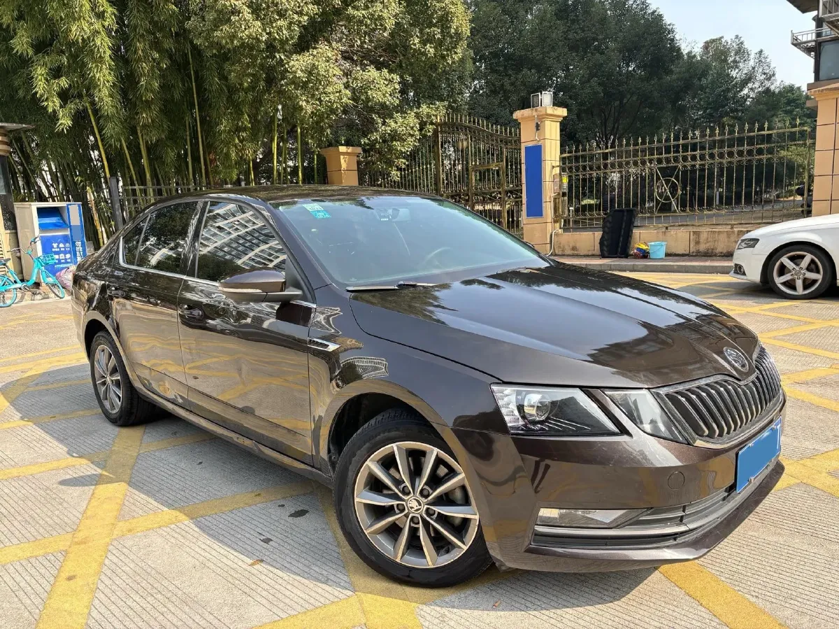 2019 Skoda Octavia 1.5L 116HP L4 6AT,autocango,china used car exporter,china ev exporter,chinese used car exporter,chinese used ev exporter