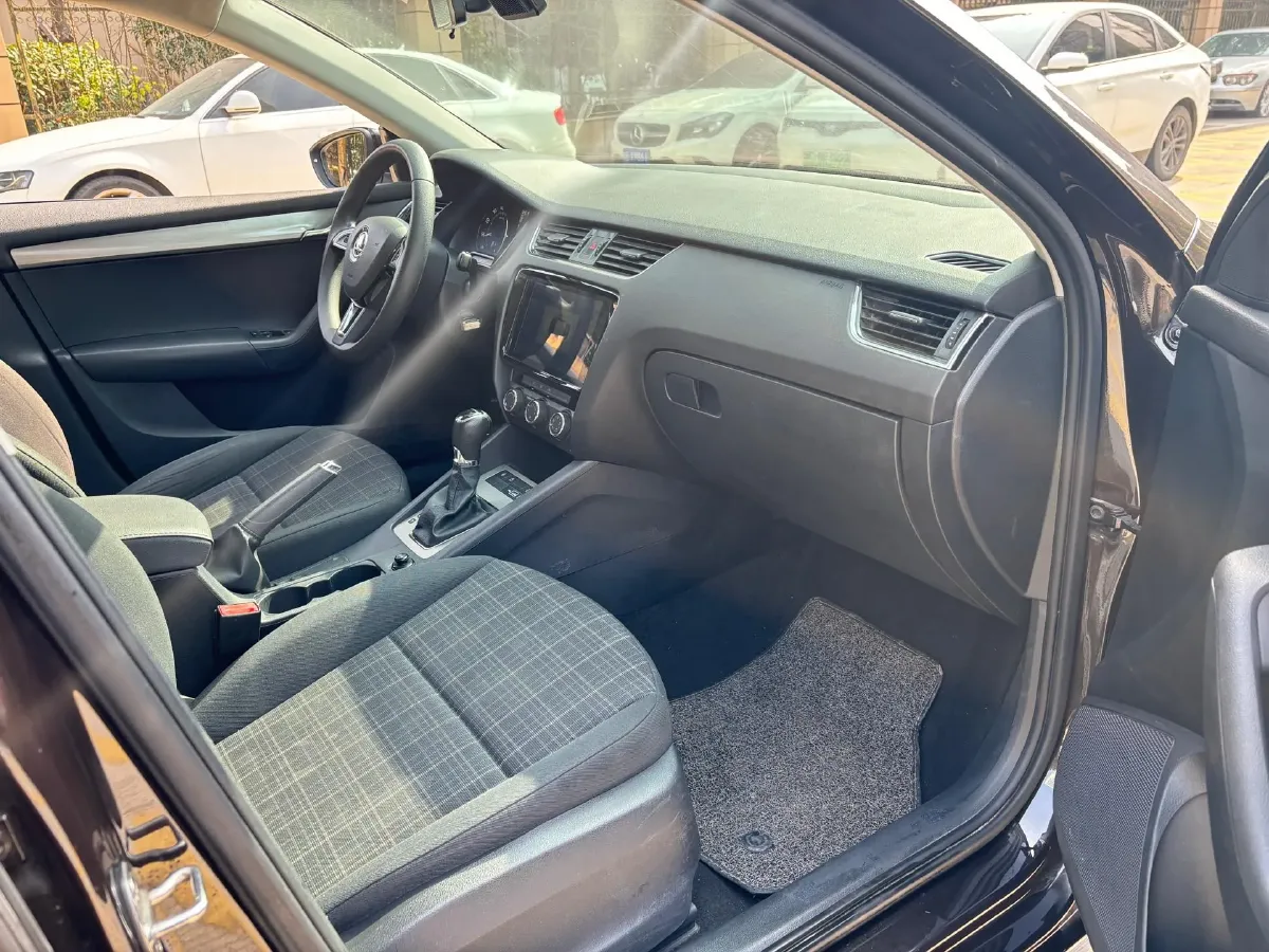 2019 Skoda Octavia 1.5L 116HP L4 6AT,autocango,china used car exporter,china ev exporter,chinese used car exporter,chinese used ev exporter