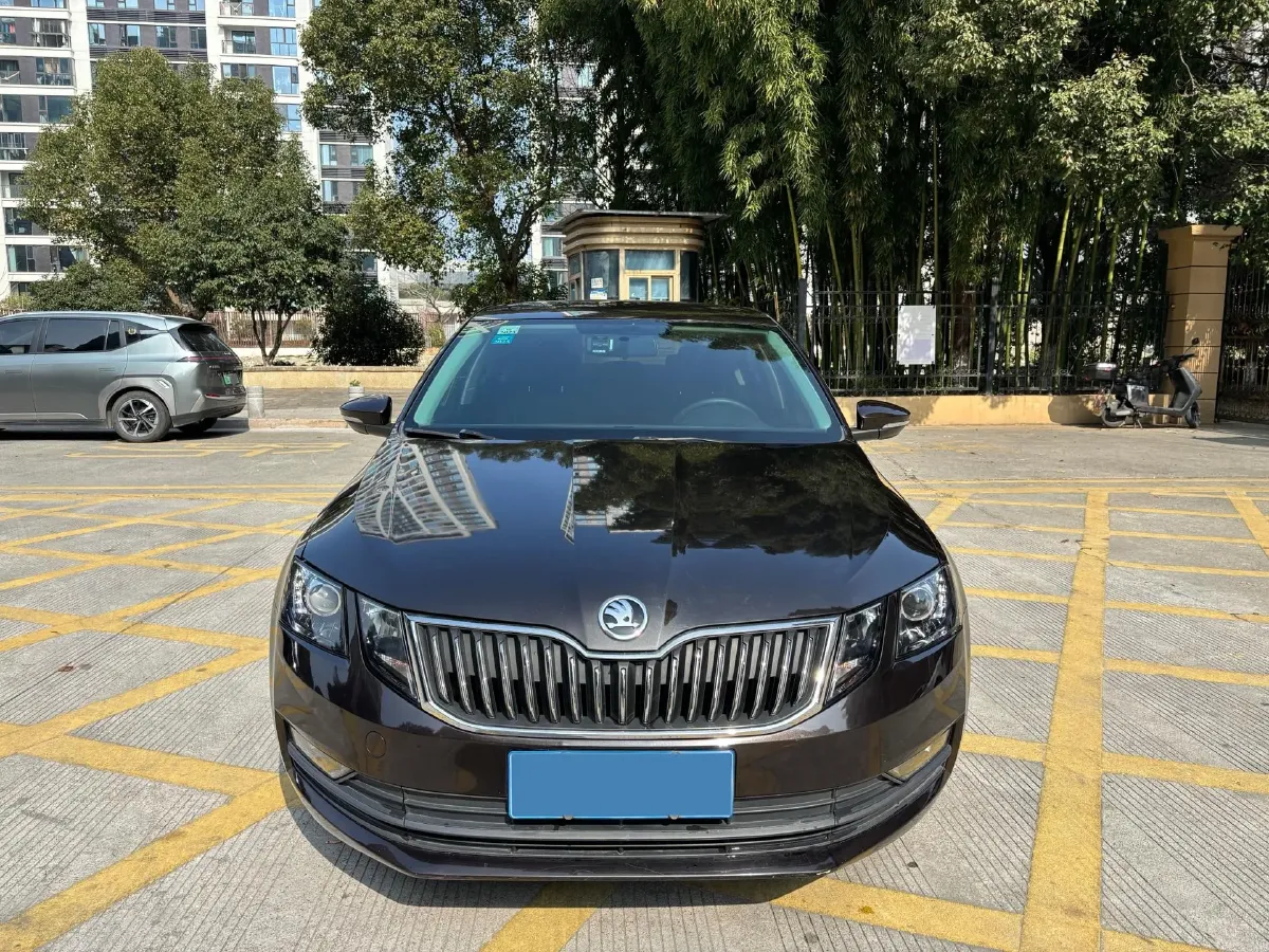 2019 Skoda Octavia 1.5L 116HP L4 6AT,autocango,china used car exporter,china ev exporter,chinese used car exporter,chinese used ev exporter