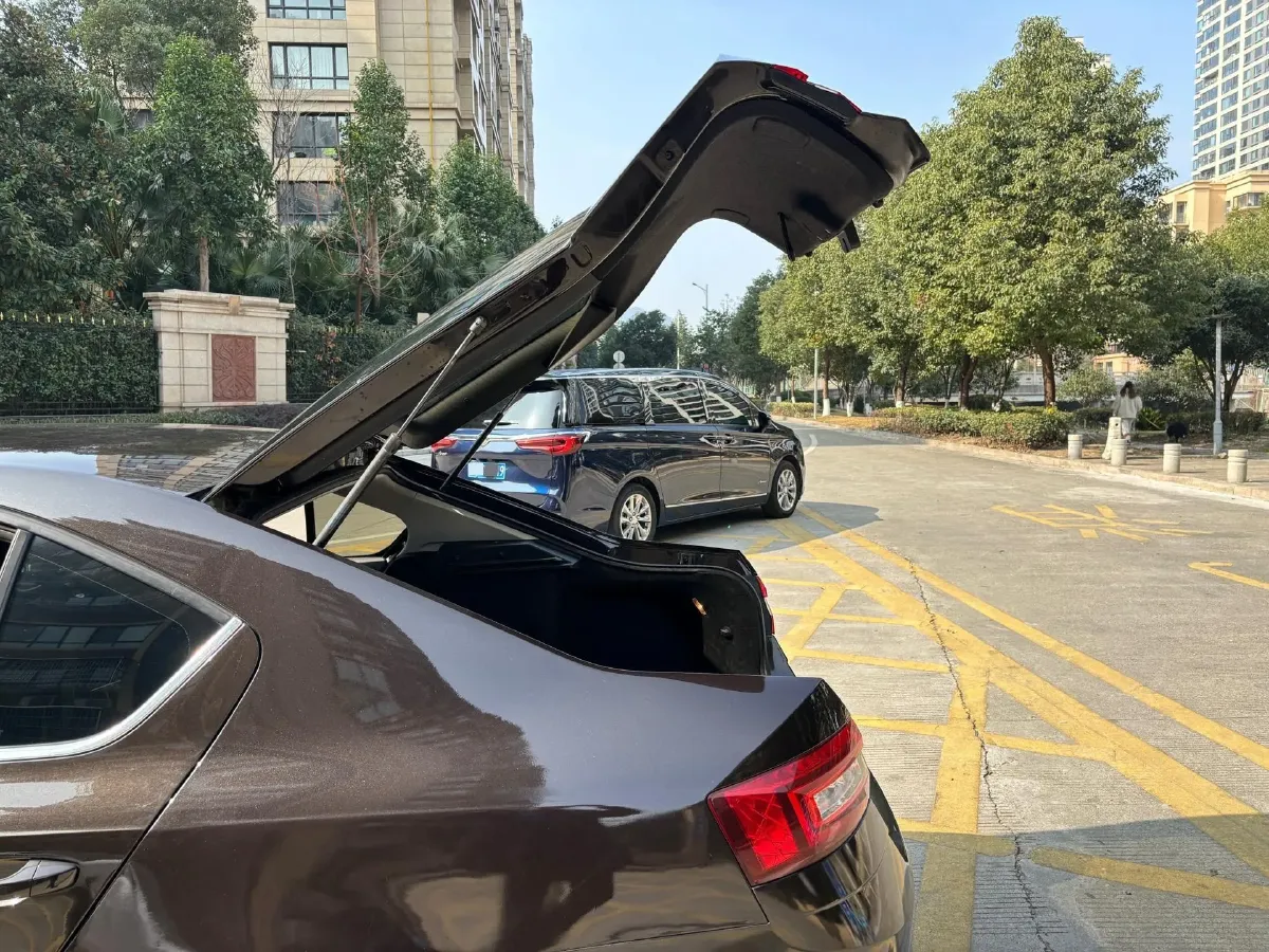 2019 Skoda Octavia 1.5L 116HP L4 6AT,autocango,china used car exporter,china ev exporter,chinese used car exporter,chinese used ev exporter
