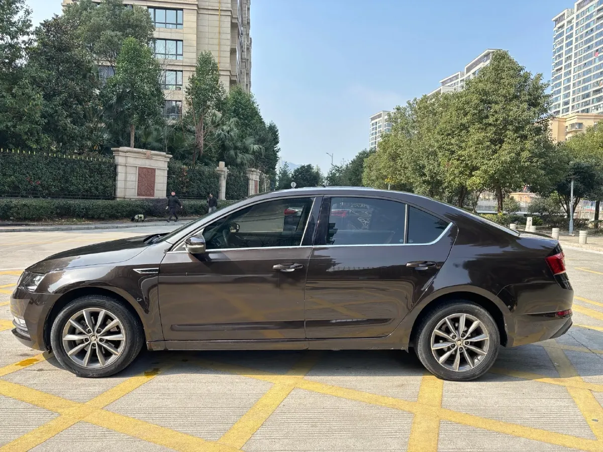 2019 Skoda Octavia 1.5L 116HP L4 6AT,autocango,china used car exporter,china ev exporter,chinese used car exporter,chinese used ev exporter