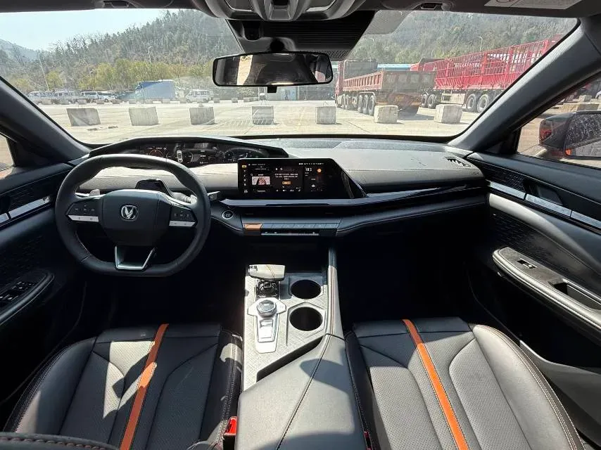 2024 ChangAn UNI-V 1.5T 188HP L4 7DCT,autocango,china used car exporter,china ev exporter,chinese used car exporter,chinese used ev exporter