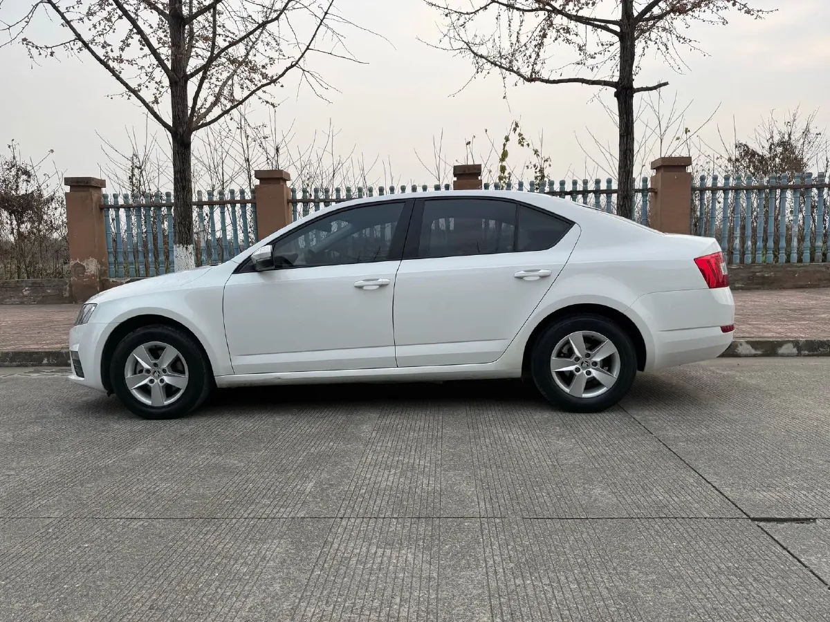 2017 Skoda Octavia 1.6L 110HP L4 6AT,autocango,china used car exporter,china ev exporter,chinese used car exporter,chinese used ev exporter