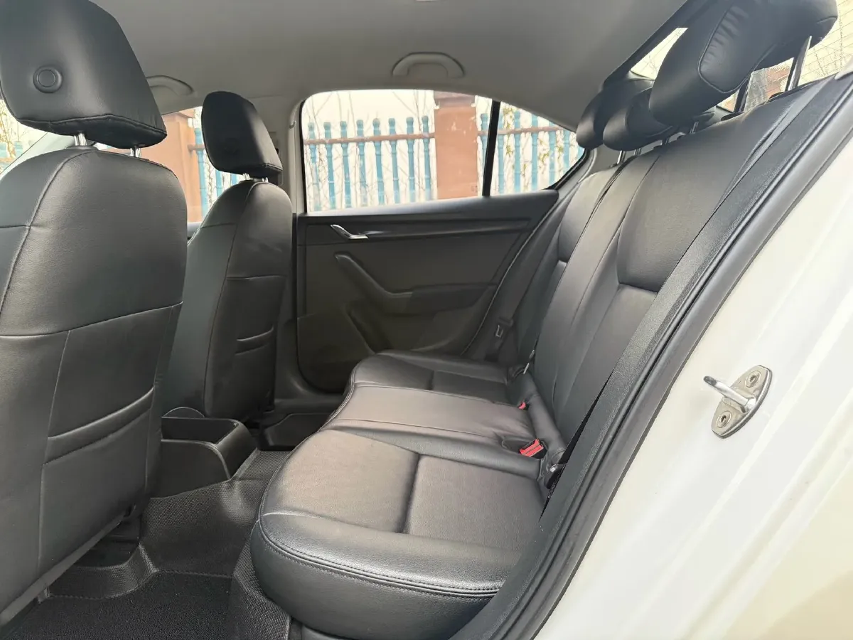 2017 Skoda Octavia 1.6L 110HP L4 6AT,autocango,china used car exporter,china ev exporter,chinese used car exporter,chinese used ev exporter