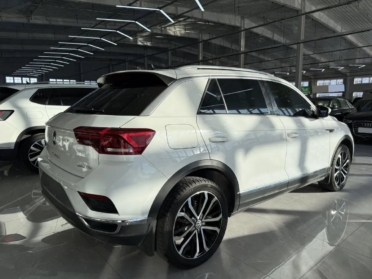 2022 Volkswagen T-Roc 1.4T 150HP L4 7DCT,autocango,china used car exporter,china ev exporter,chinese used car exporter,chinese used ev exporter