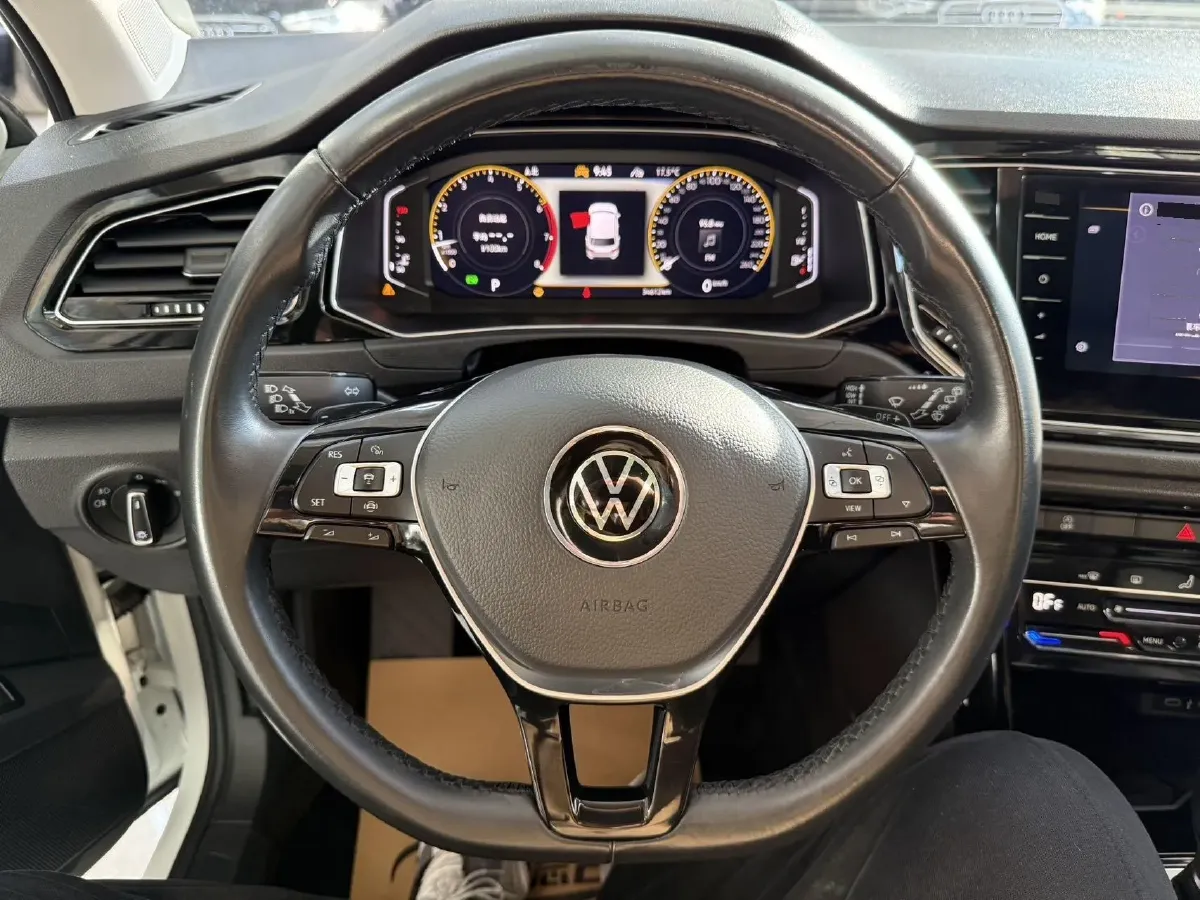 2022 Volkswagen T-Roc 1.4T 150HP L4 7DCT,autocango,china used car exporter,china ev exporter,chinese used car exporter,chinese used ev exporter