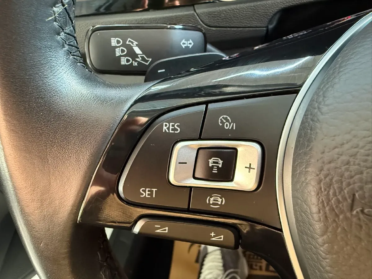 2022 Volkswagen T-Roc 1.4T 150HP L4 7DCT,autocango,china used car exporter,china ev exporter,chinese used car exporter,chinese used ev exporter