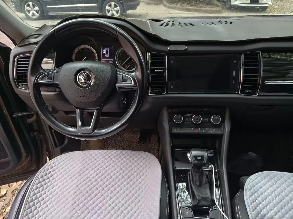 2018 Skoda Kodiak 2.0T 186HP L4 7DCT,autocango,china used car exporter,china ev exporter,chinese used car exporter,chinese used ev exporter