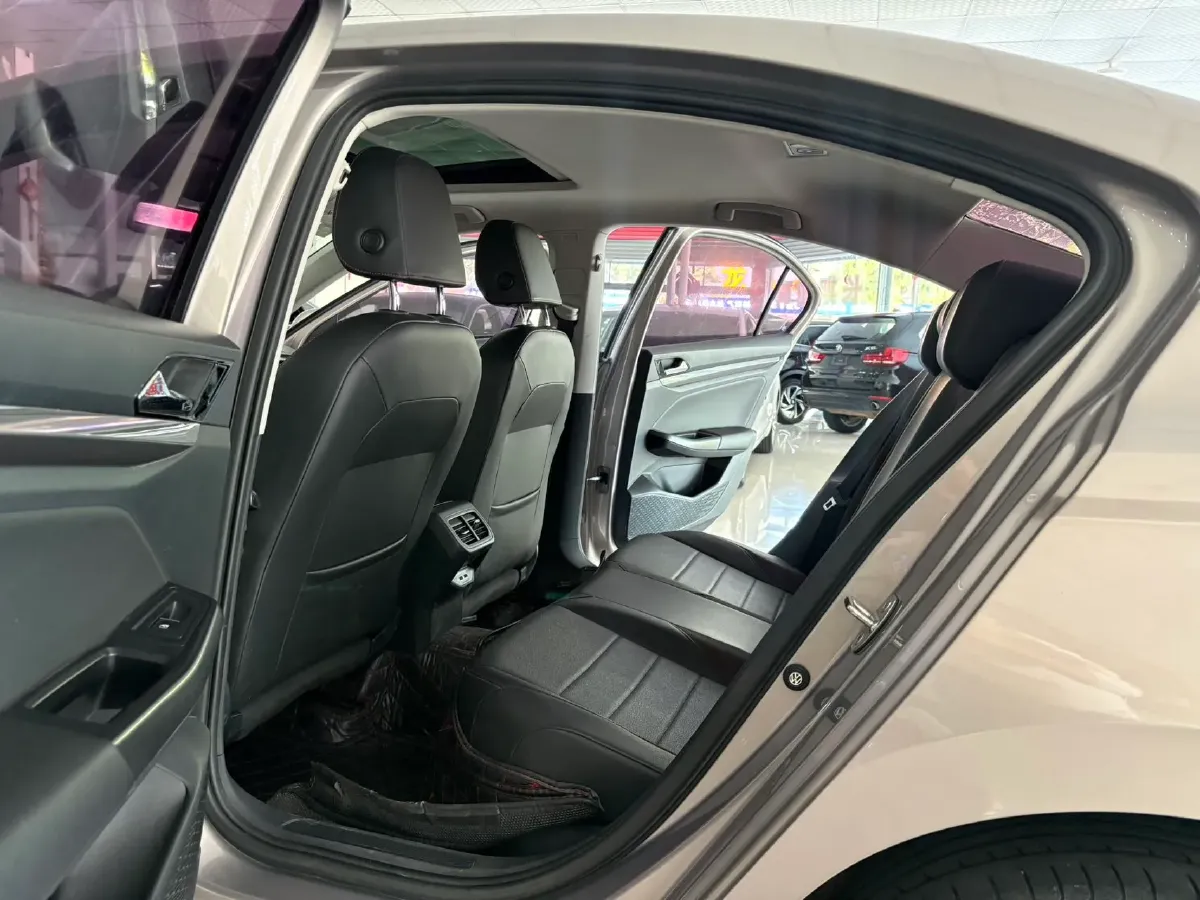 2019 Volkswagen Golf Sportsvan 1.6L 110HP L4 6AT,autocango,china used car exporter,china ev exporter,chinese used car exporter,chinese used ev exporter