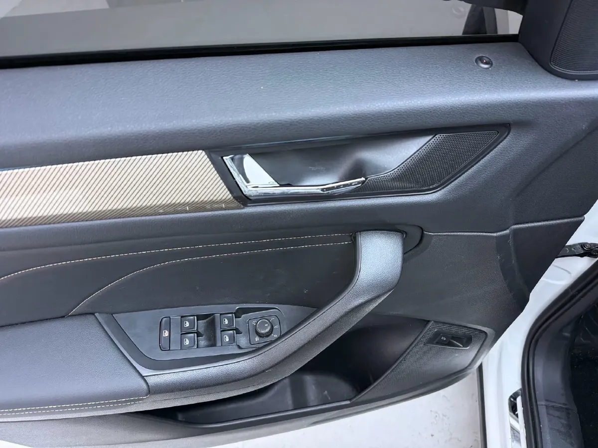 2022 Skoda Kodiak 2.0T 186HP L4 7DCT,autocango,china used car exporter,china ev exporter,chinese used car exporter,chinese used ev exporter