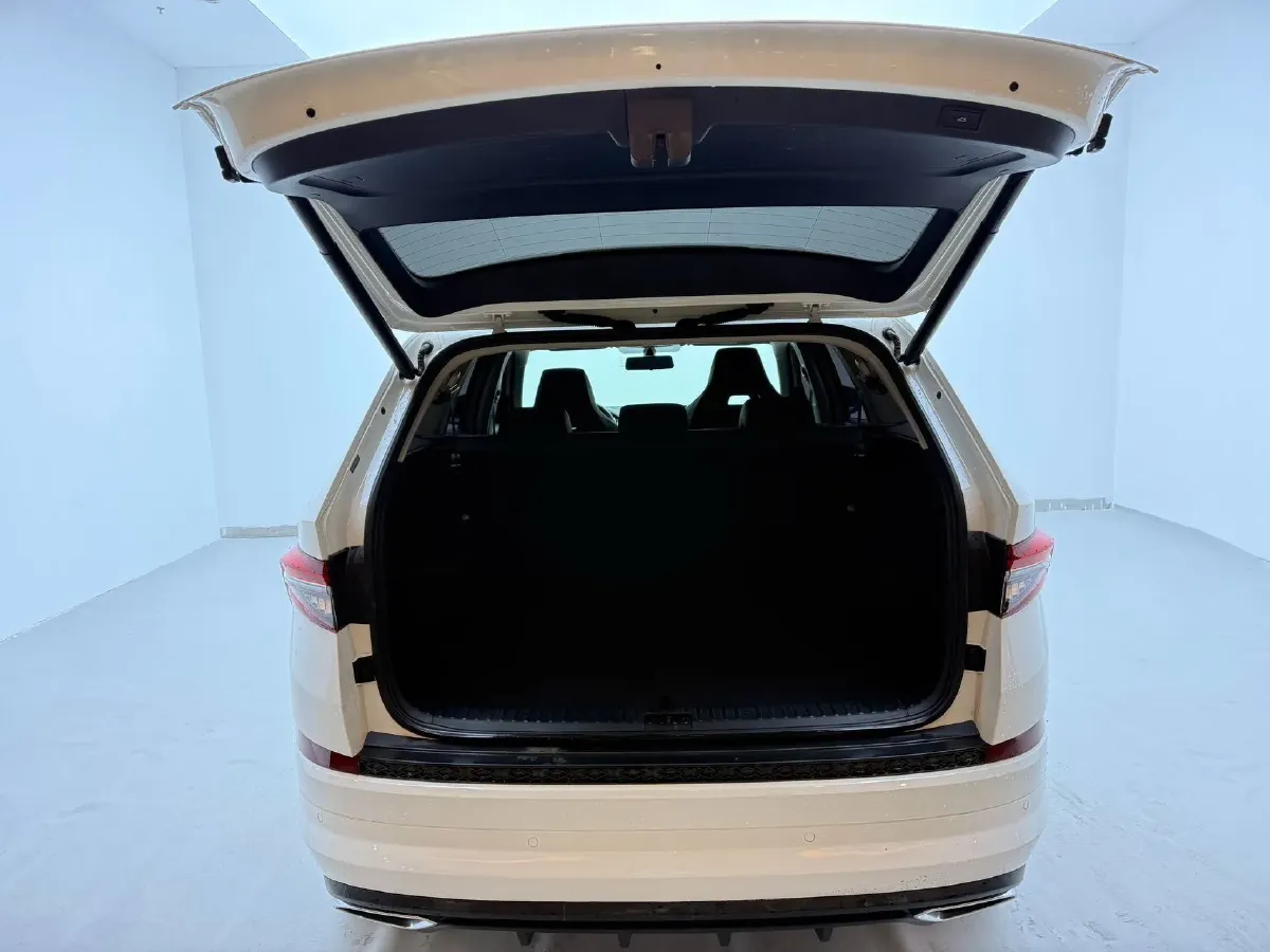 2022 Skoda Kodiak 2.0T 186HP L4 7DCT,autocango,china used car exporter,china ev exporter,chinese used car exporter,chinese used ev exporter