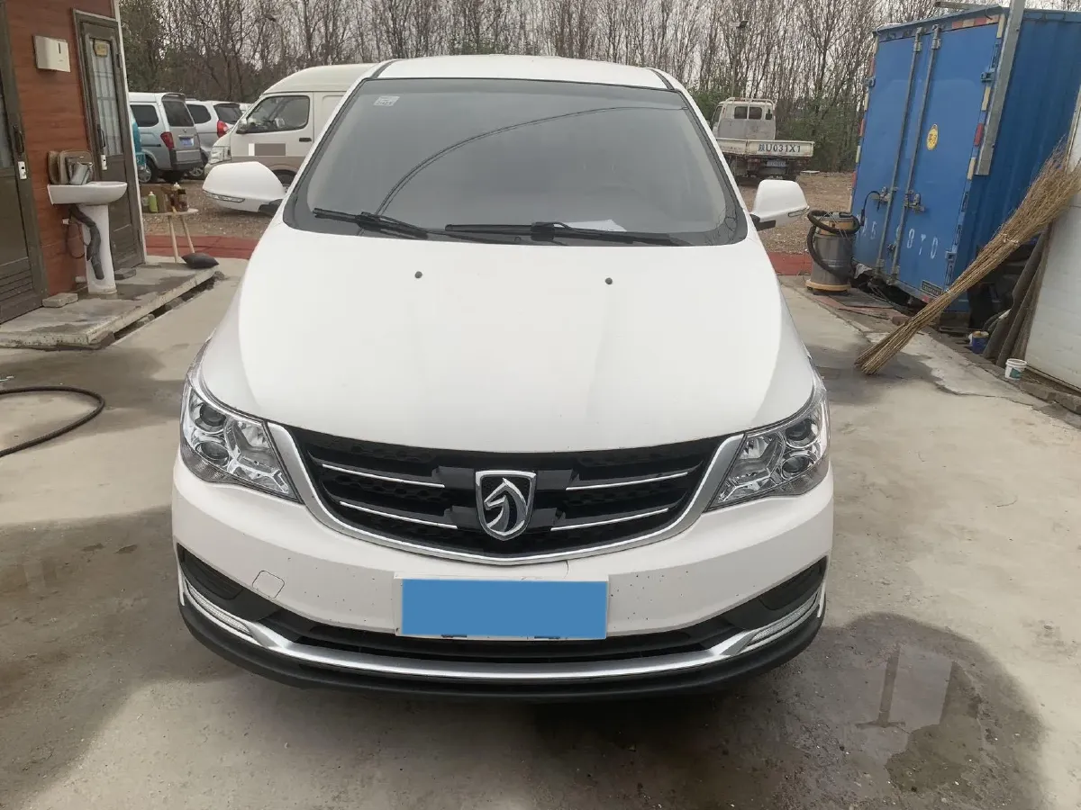 2019 BaoJun 730 1.5L 105HP L4 6MT,autocango,china used car exporter,china ev exporter,chinese used car exporter,chinese used ev exporter