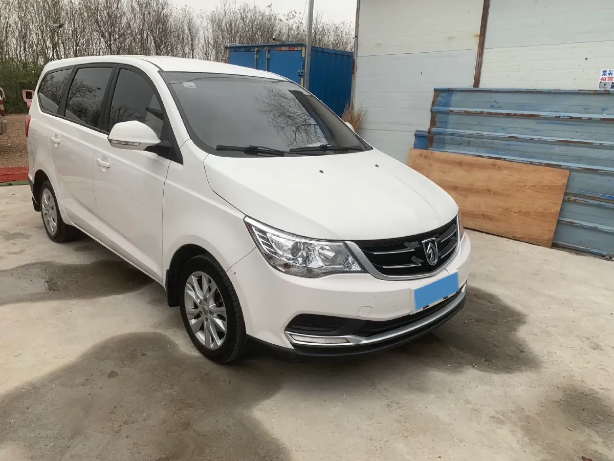 2019 BaoJun 730 1.5L 105HP L4 6MT,autocango,china used car exporter,china ev exporter,chinese used car exporter,chinese used ev exporter