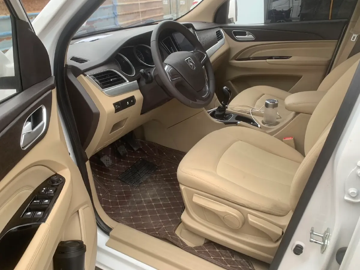 2019 BaoJun 730 1.5L 105HP L4 6MT,autocango,china used car exporter,china ev exporter,chinese used car exporter,chinese used ev exporter