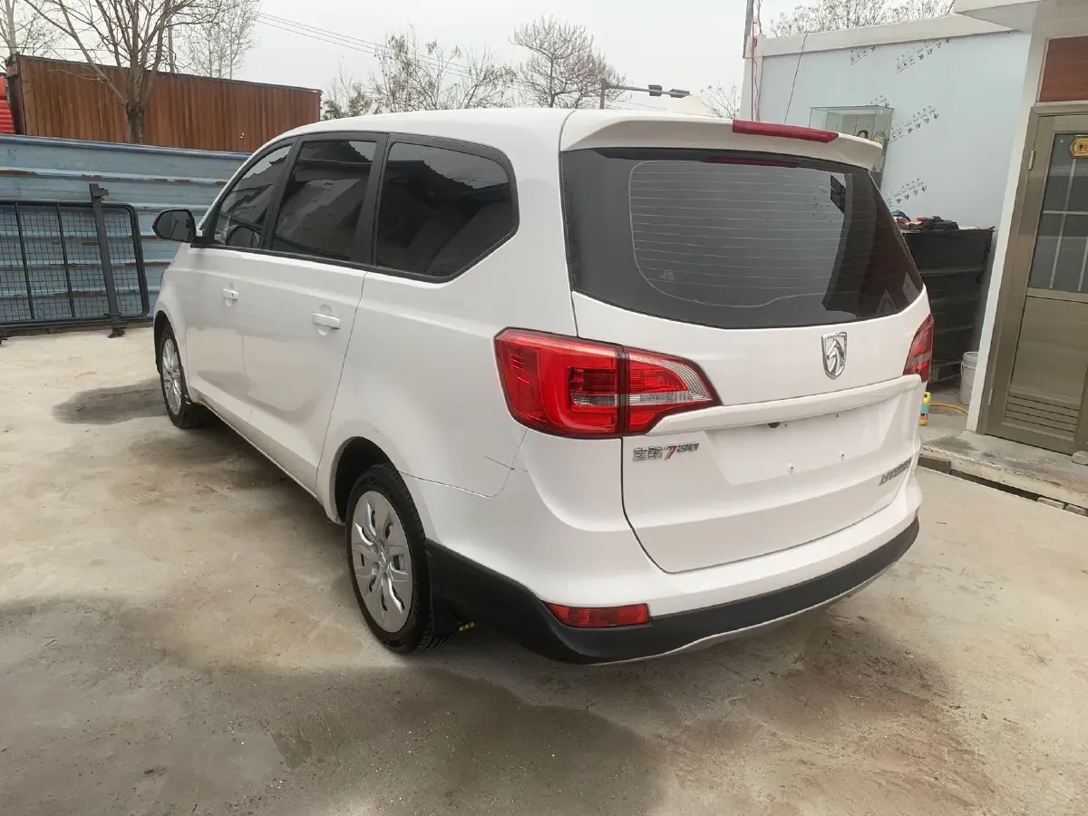 2019 BaoJun 730 1.5L 105HP L4 6MT,autocango,china used car exporter,china ev exporter,chinese used car exporter,chinese used ev exporter