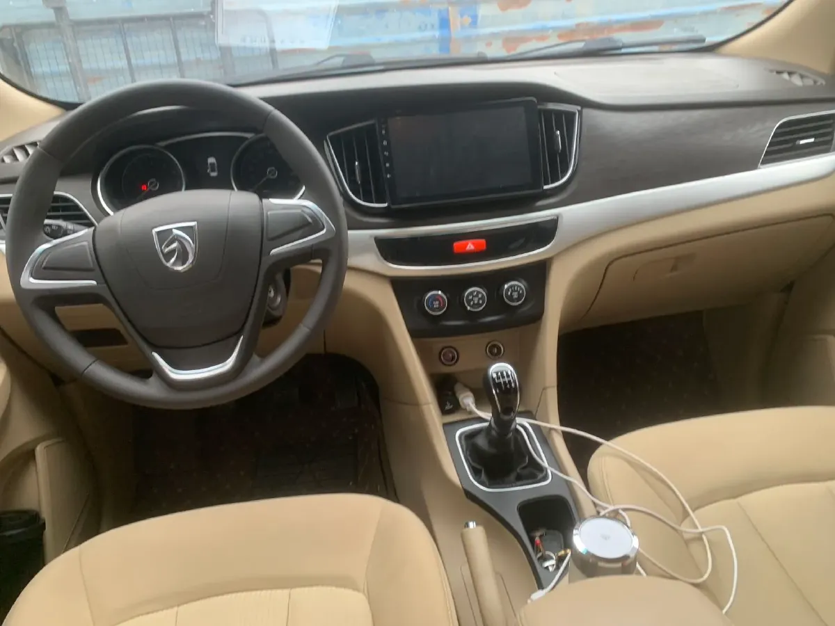 2019 BaoJun 730 1.5L 105HP L4 6MT,autocango,china used car exporter,china ev exporter,chinese used car exporter,chinese used ev exporter