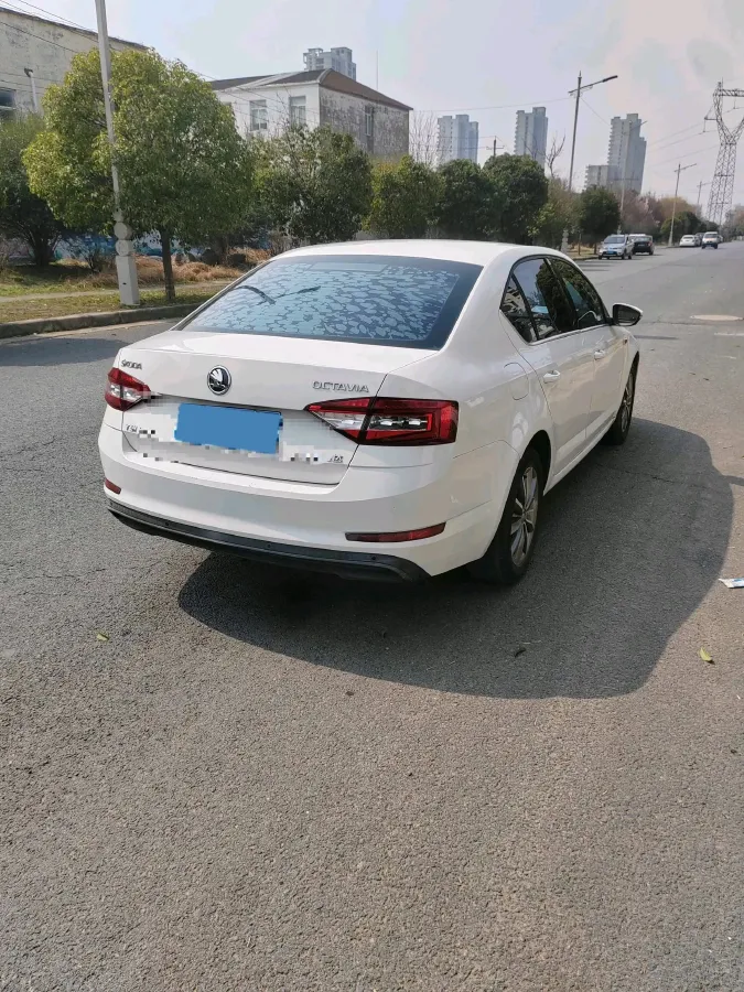 2018 Skoda Octavia 1.2T 116HP L4 7DCT,autocango,china used car exporter,china ev exporter,chinese used car exporter,chinese used ev exporter