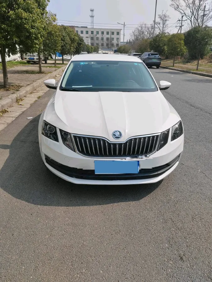 2018 Skoda Octavia 1.2T 116HP L4 7DCT,autocango,china used car exporter,china ev exporter,chinese used car exporter,chinese used ev exporter