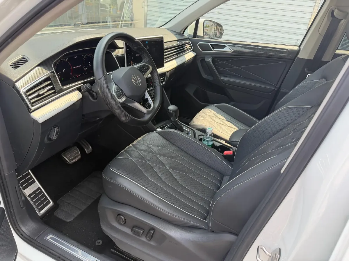2024 Volkswagen Tiguan L 2.0T 220HP L4 7DCT,autocango,china used car exporter,china ev exporter,chinese used car exporter,chinese used ev exporter