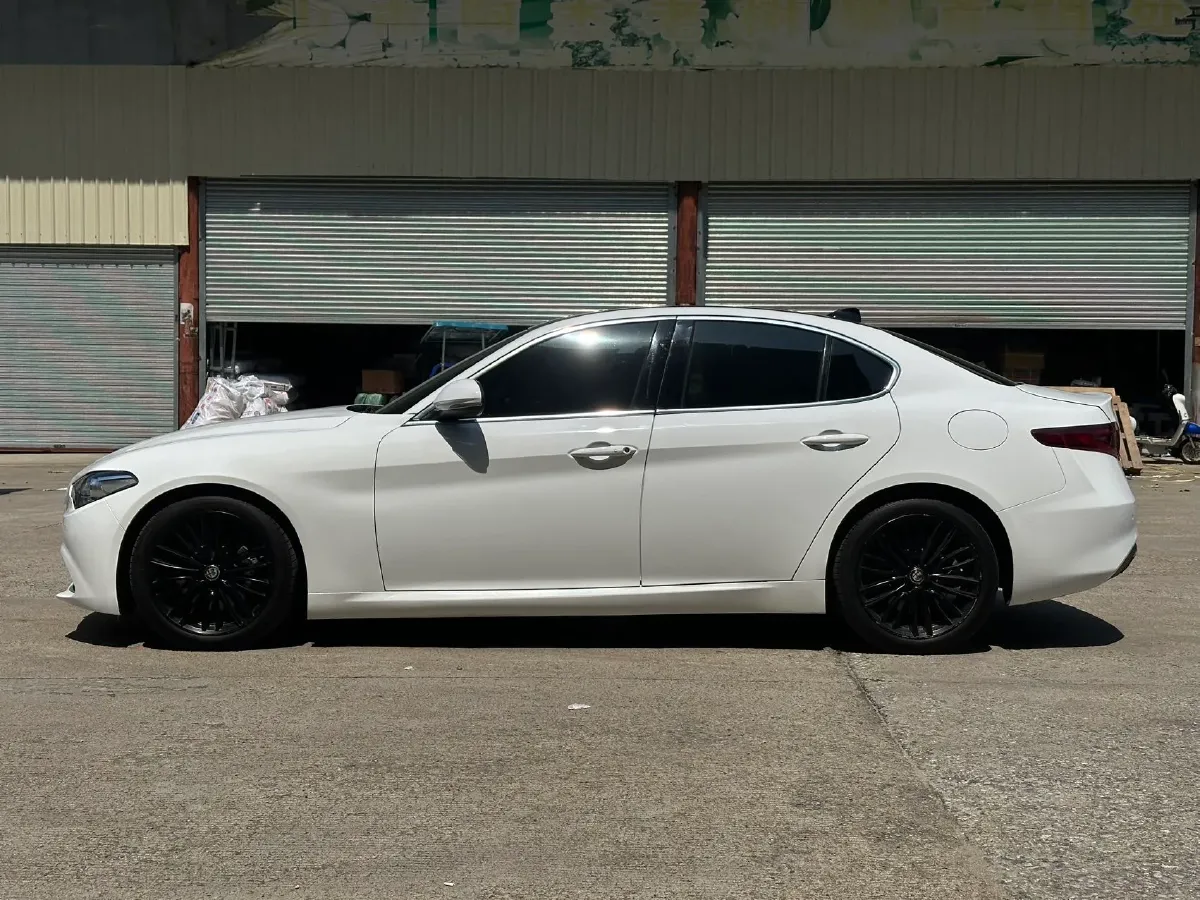 2017 Ford Mustang 2.3T 314HP L4 6AT,autocango,china used car exporter,china ev exporter,chinese used car exporter,chinese used ev exporter