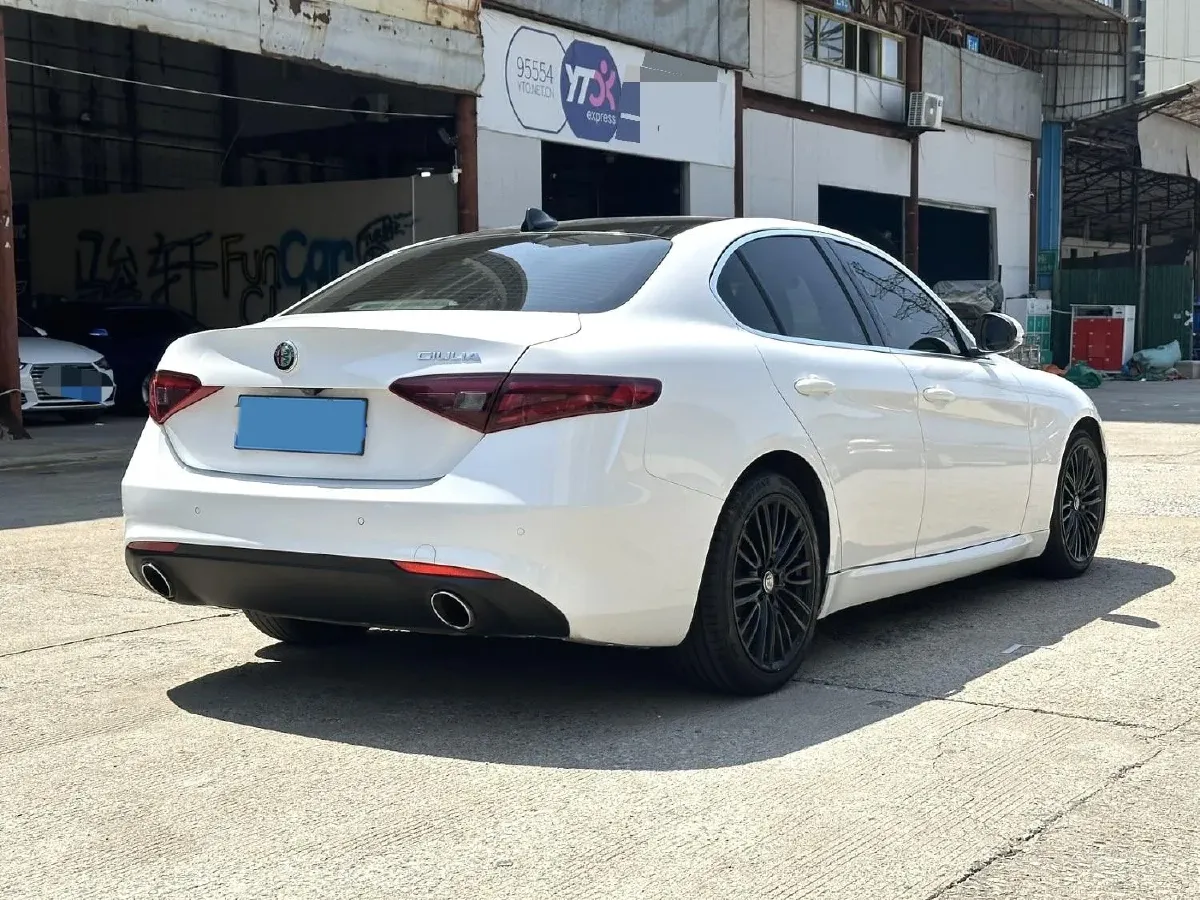 2017 Ford Mustang 2.3T 314HP L4 6AT,autocango,china used car exporter,china ev exporter,chinese used car exporter,chinese used ev exporter