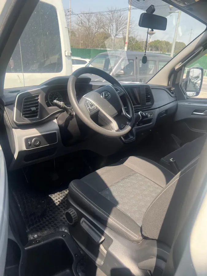 2021 MAXUS XinTu V80 2.0T 139HP L4 6MT,autocango,china used car exporter,china ev exporter,chinese used car exporter,chinese used ev exporter