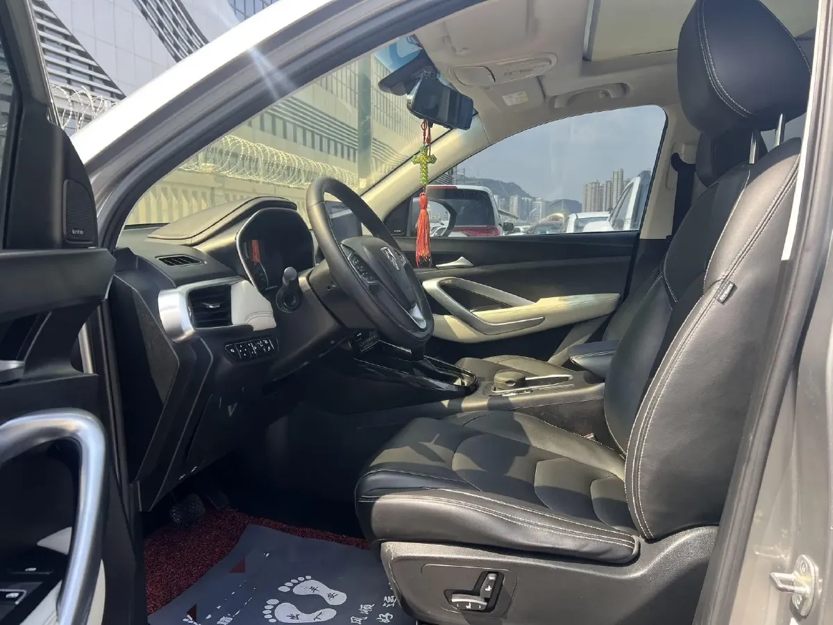 2018 BaoJun 530 1.5T 150HP L4 6DCT,autocango,china used car exporter,china ev exporter,chinese used car exporter,chinese used ev exporter