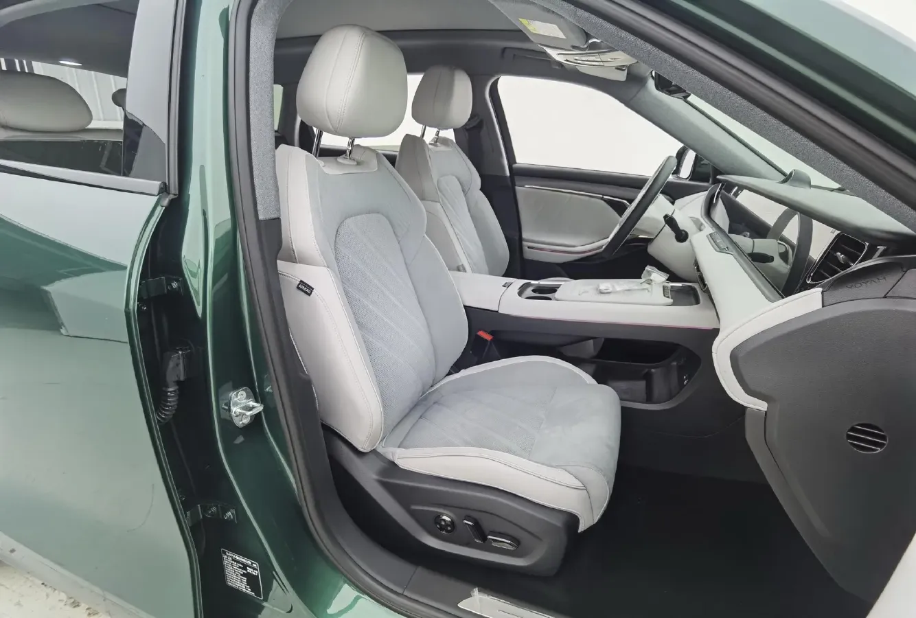 2025 Voyah FREE 1.5T 150HP L4 REEV 43KWH,autocango,china used car exporter,china ev exporter,chinese used car exporter,chinese used ev exporter